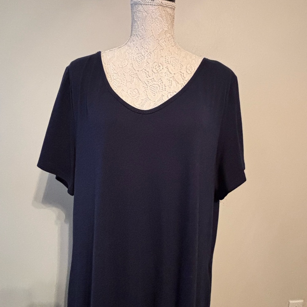 Elegant Black Sleeveless Dress - Picture 3 of 7